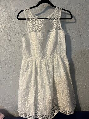 BB Dakota White Floral Lace Sleeveless Bridal Shower Dress